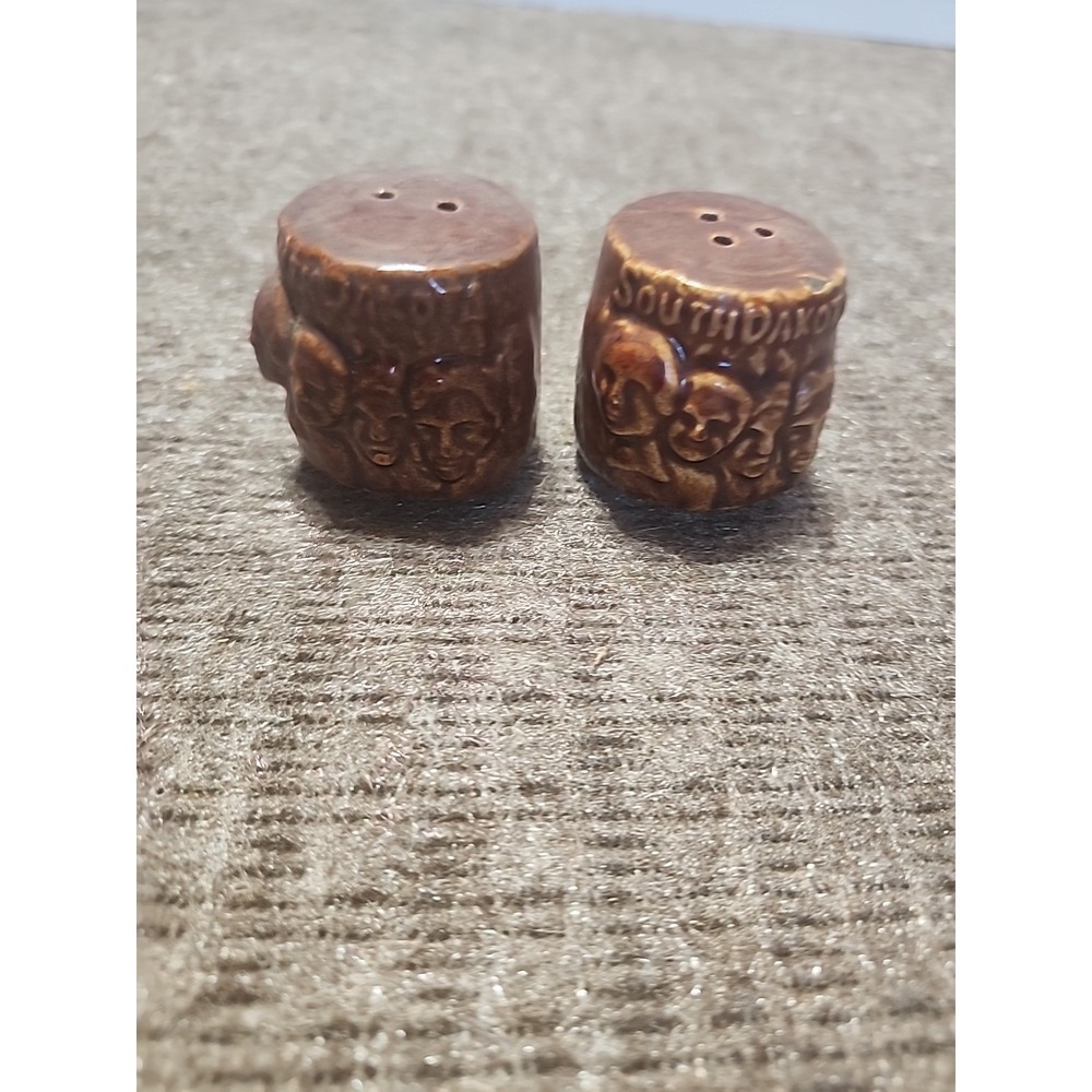 Vintage Kenmar South‎ Dakota Salt & Pepper Shakers